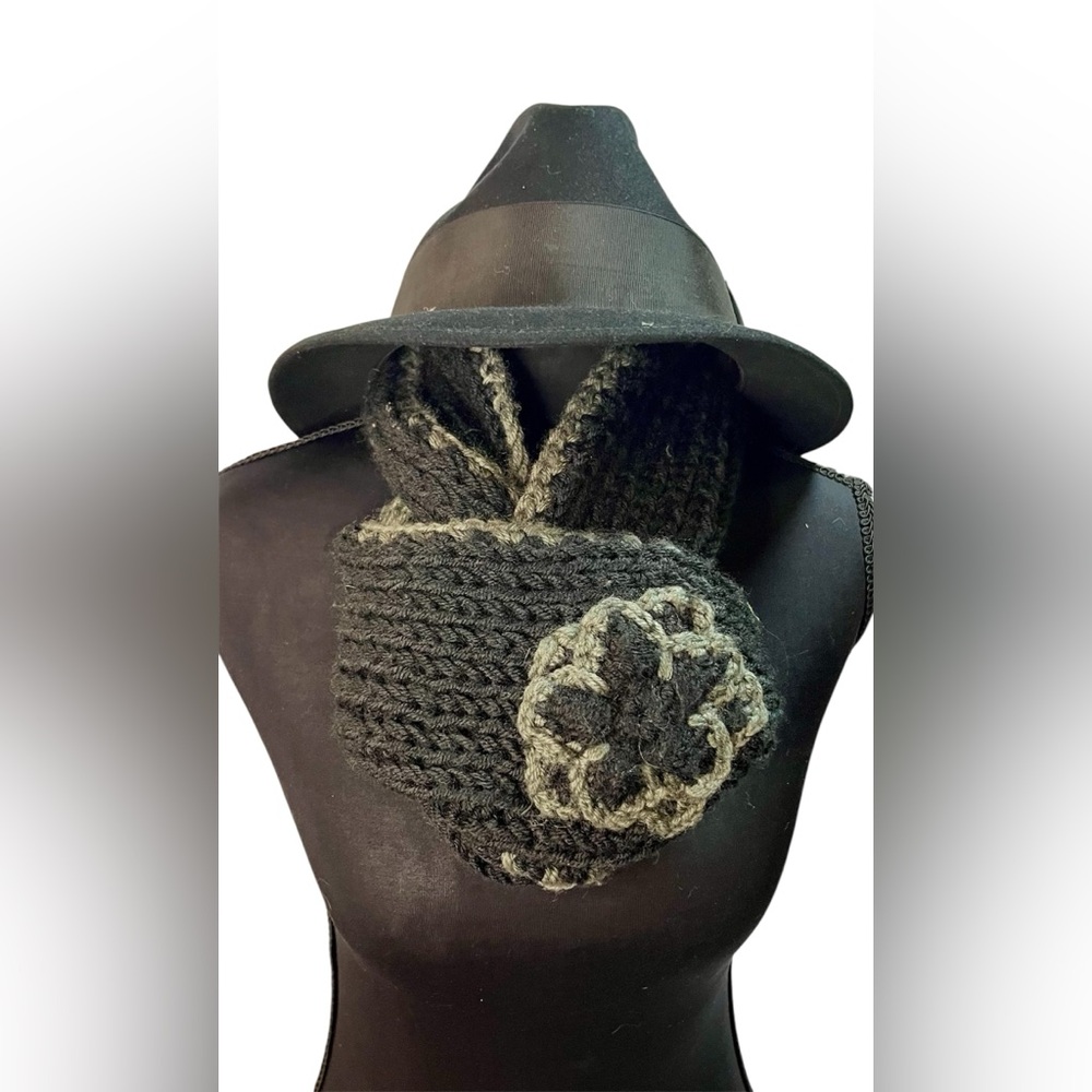 KNIT FLOWER INFINITY SCARF
